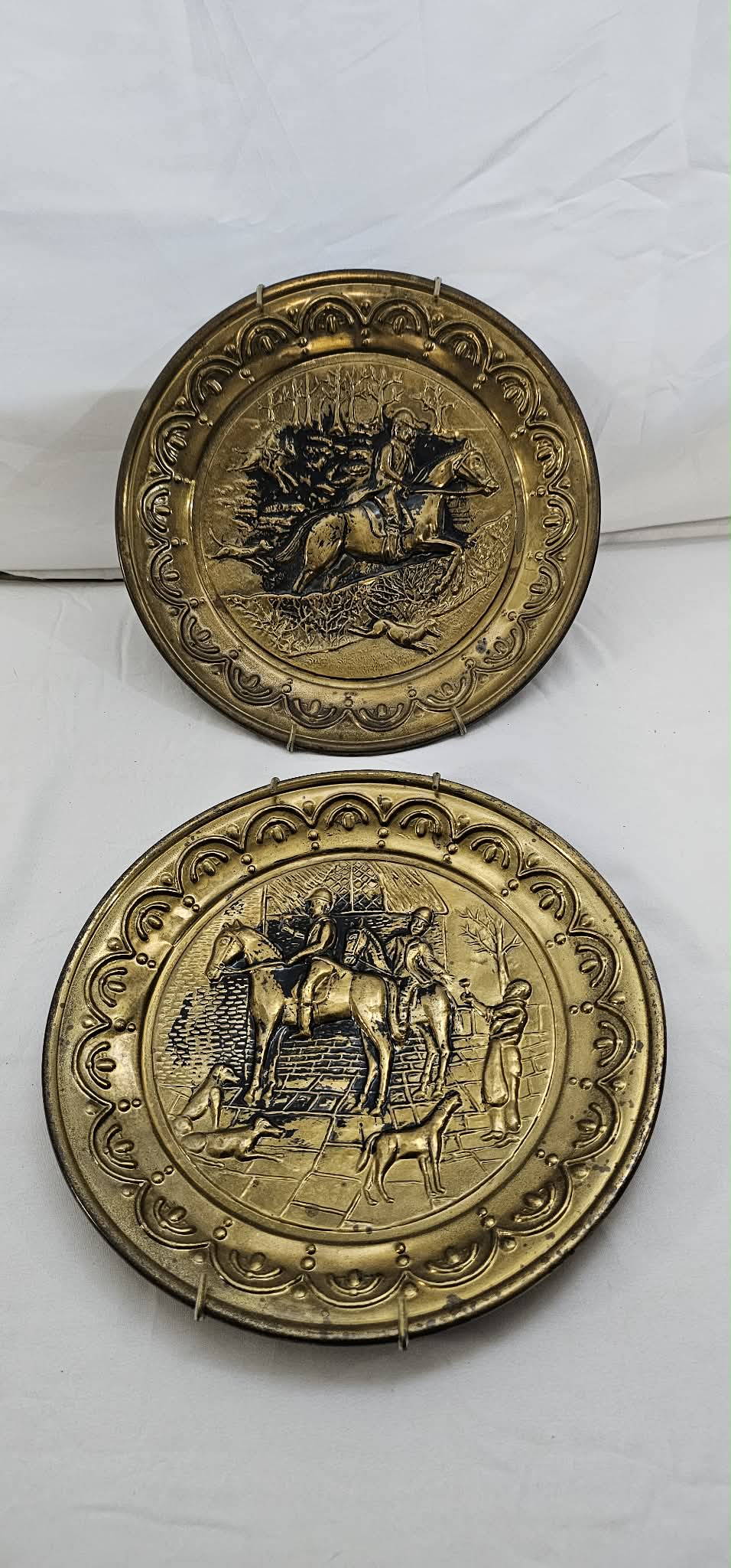 Two Made-in-England Fox-Hunt Wall Plates With a Story to Tell